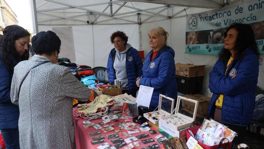 La Protectora de Vilagarcía celebra su mercadillo solidario hoy en A Peixería