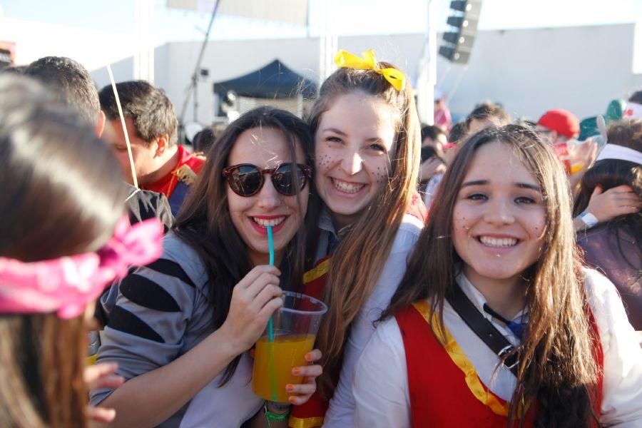 Miles de jóvenes en la fiesta del año