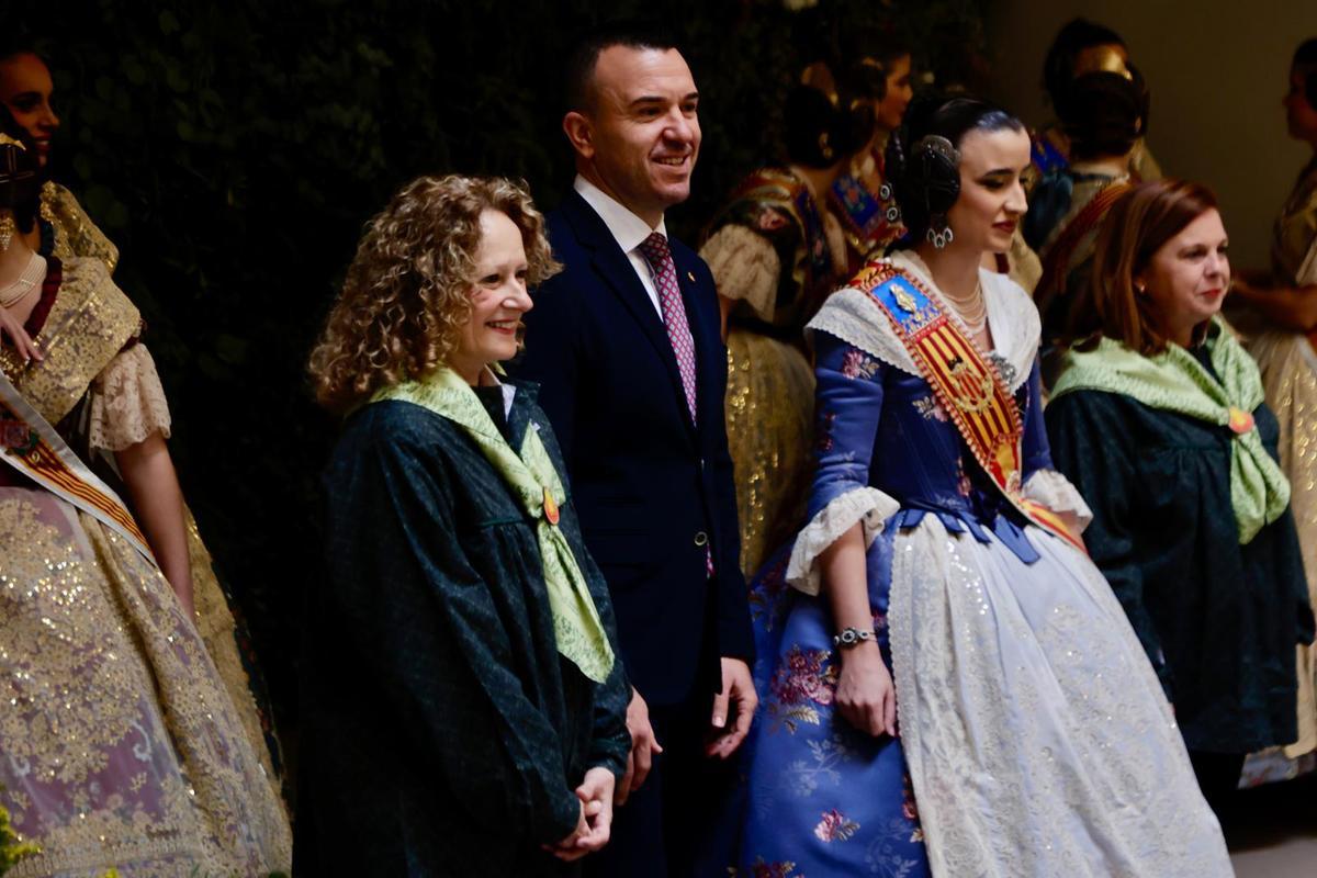 Amparo Folgado, alcaldesa de Torrent, junto al presidente Vicent Mompó, la Fallera Mayor de València, Carmen Prades y la diputada Reme Mazzolari.