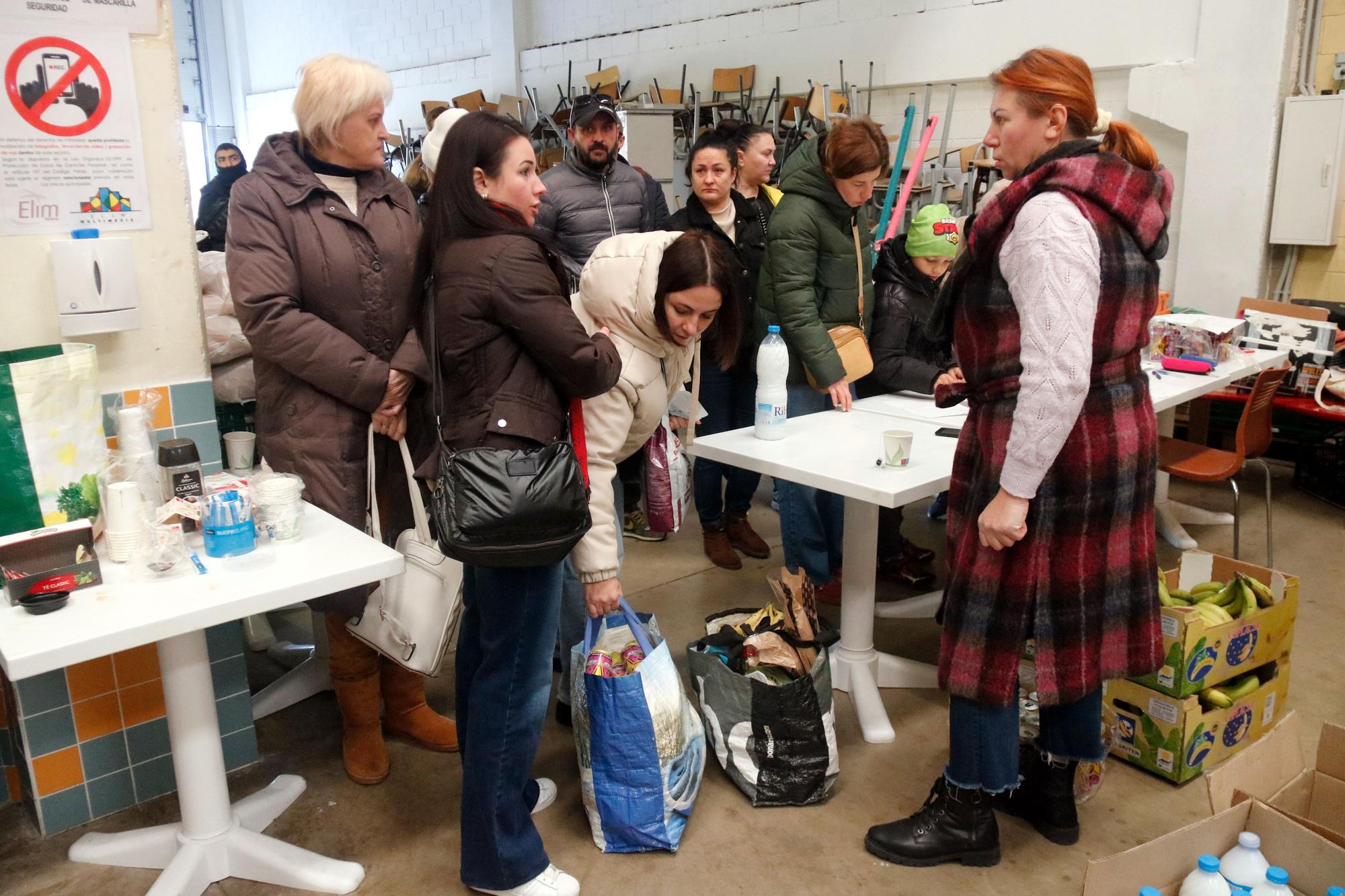 Aliments, roba i suport emocional per a 150 famílies ucraïneses refugiades a les comarques gironines