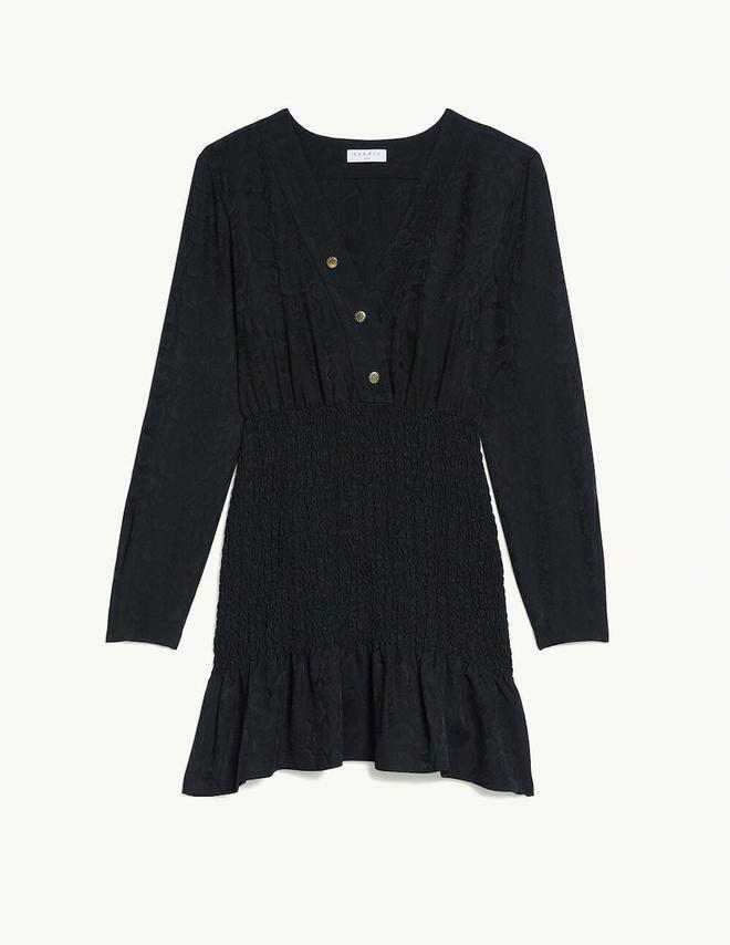 Vestido corto de punto smock, de Sandro (122,5 euros)