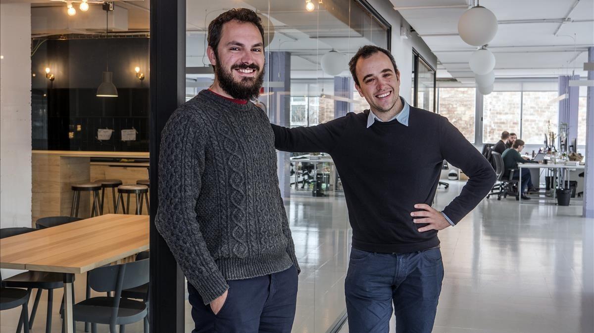Dos de los fundadores de Factorial, Jordi Romero y Bernat Farrero, en la sede de la empresa. Dos de los fundadores de Factorial, Jordi Romero y Bernat Farrero, en la sede de la empresa.
