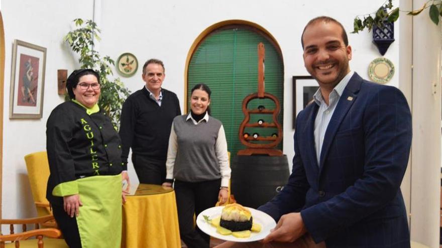 Bacalao sobre arroz negro de Caserío de Iznájar