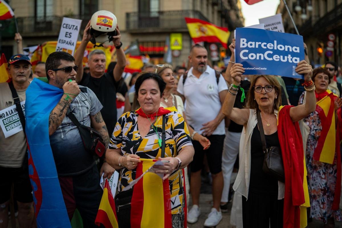 Concentración en favor de Ceuta en la plaza Sant Jaume de Barcelona. Concentración en favor de Ceuta en la plaza Sant Jaume de Barcelona.