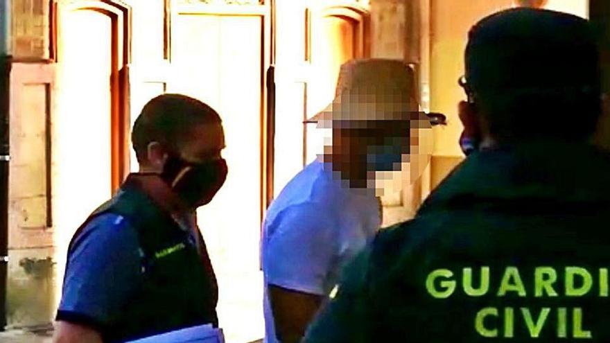 La Guardia Civil sostiene que Nacho Vidal cobró 150 euros por el rito mortal con el sapo