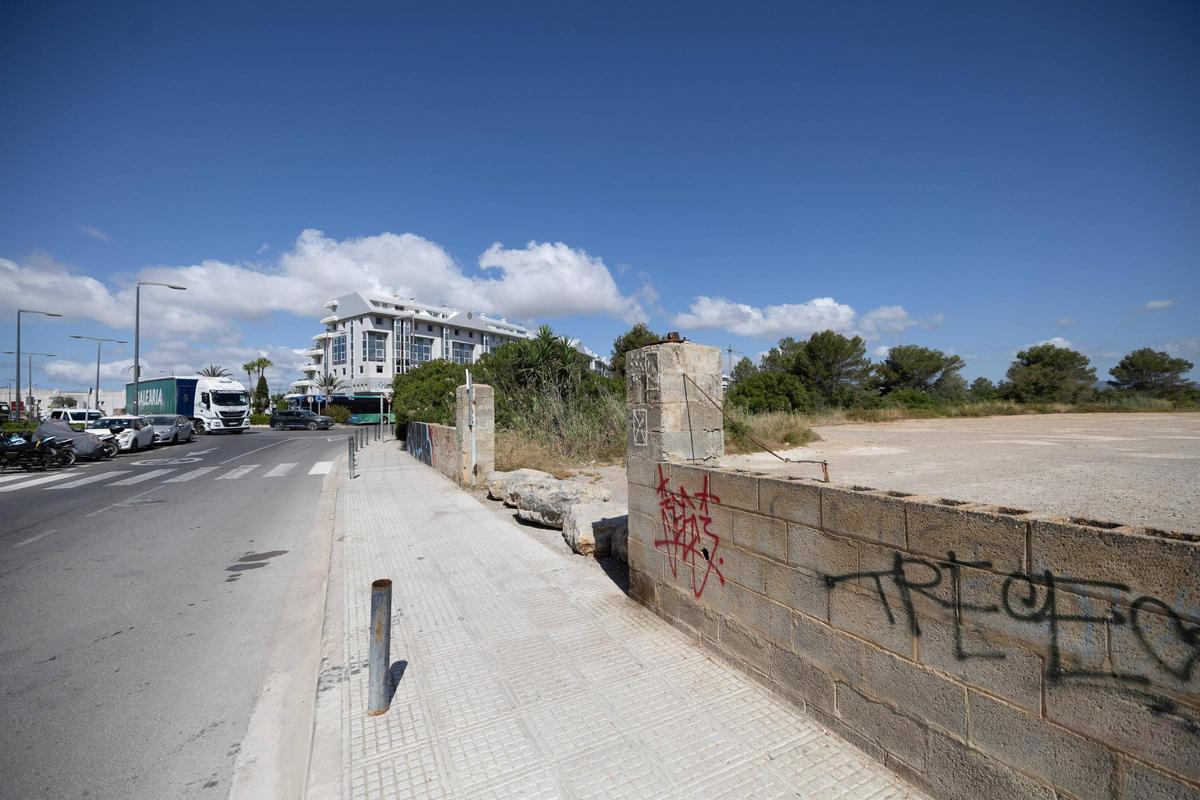 El aparcamiento está situado en el carrer d'Alahueth