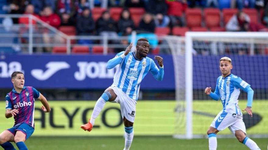 Lago Junior, durante una acción de la segunda mitad del partido de ayer entre el Eibar y el Málaga CF en Ipurúa | LALIGA