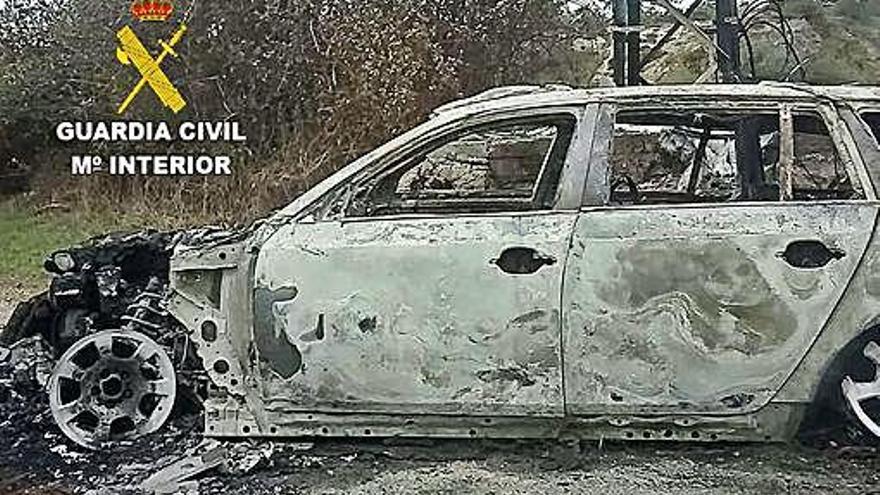 Imagen de uno los coches sustraídos para los alunizajes que luego quemaron.
