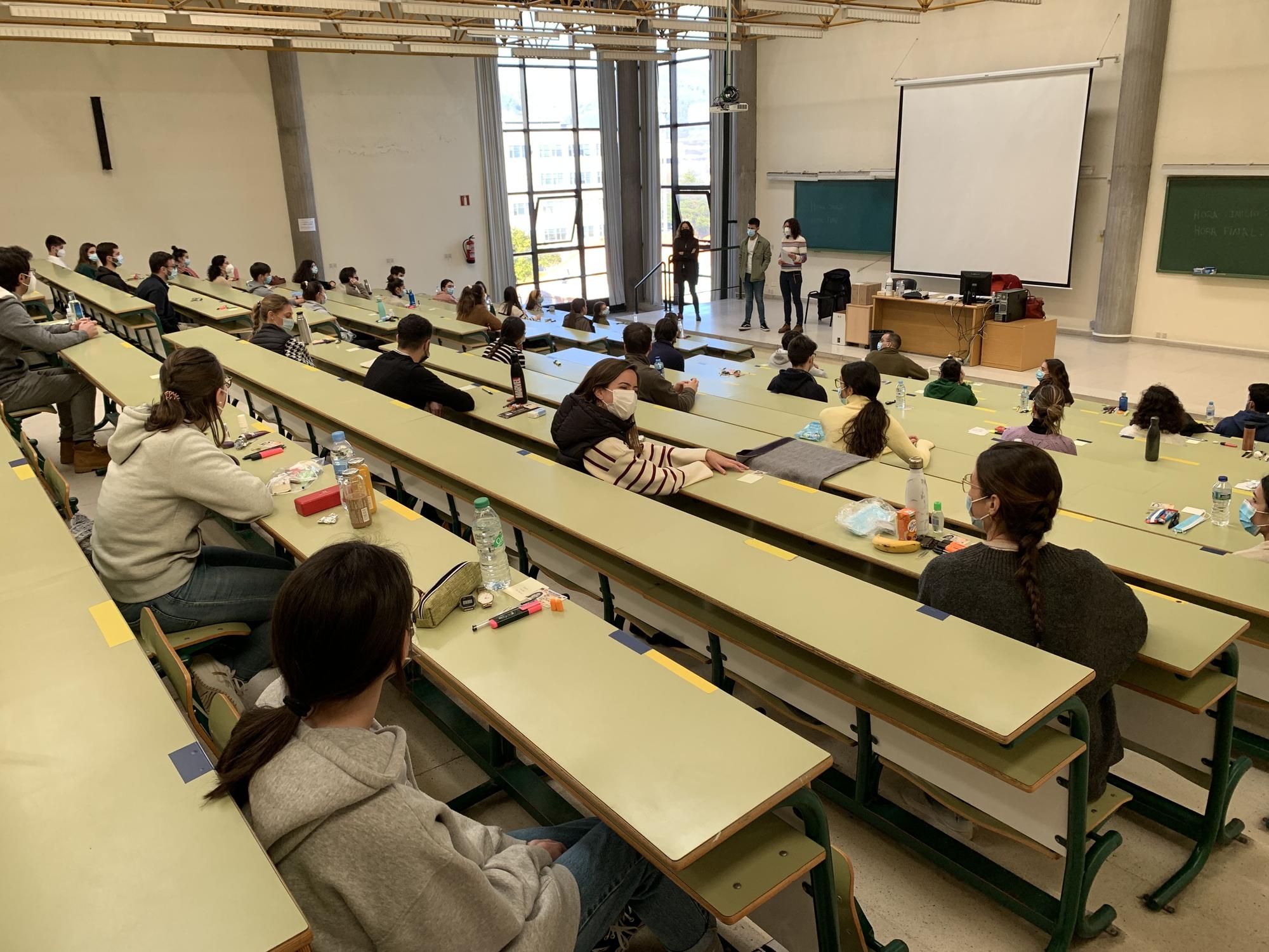 La hora de la verdad para casi 1.500 futuros médicos que se examinan del MIR en Oviedo