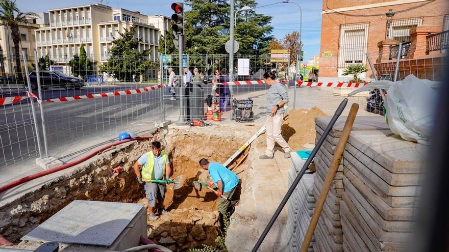 Hallan restos de un muro en la obra de los contenedores soterrados de Ronda del Pilar