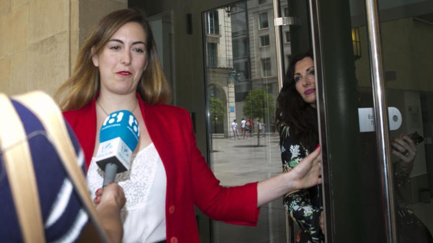 Nerea Belmonte y Elsa Martínez a su llegada a la Fiscalía