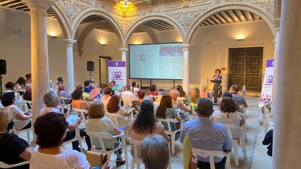 Un momento de la presentación de la revista en el Palacio de Guevara.