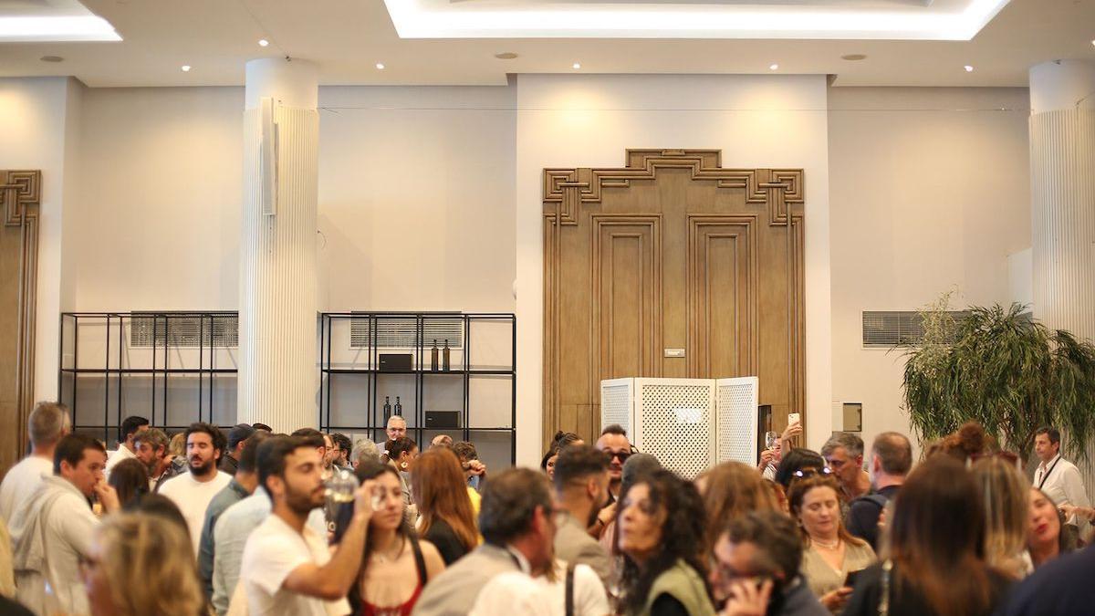 El evento fue todo un éxito de participación, reuniendo a 1.800 profesionales y amantes del vino y la gastronomía en el espectacular entorno del Hotel Pazo Los Escudos de Vigo.