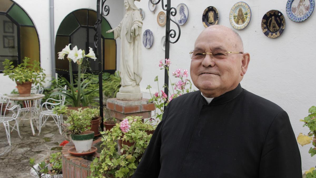 El padre Arturo en la Casa de la Misericordia de Alcuéscar.