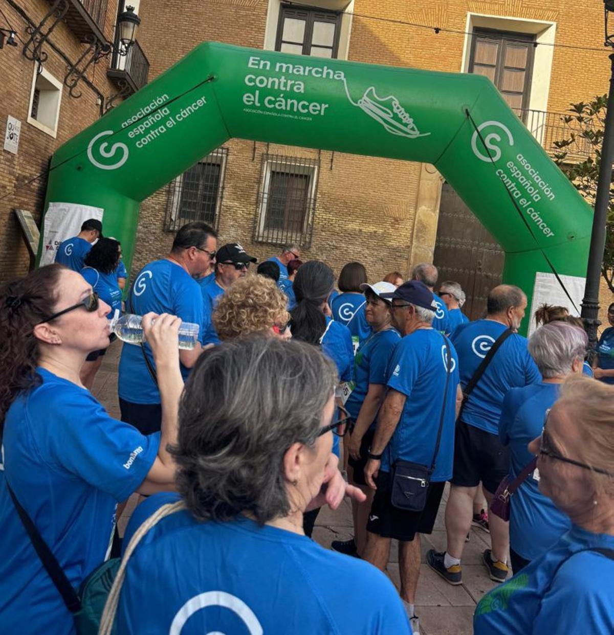 Multitud de vecinos recorrieron las calles de Pedrola. | SERVICIO ESPECIAL