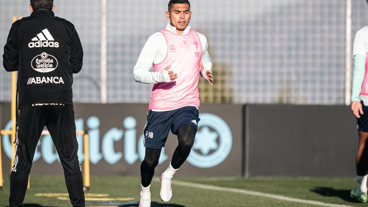 Orbelín, durante un entrenamiento en Mos.