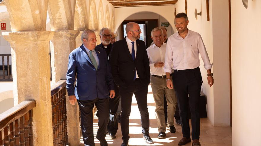 El embajador de Eslovaquia visita la Vera Cruz de Caravaca