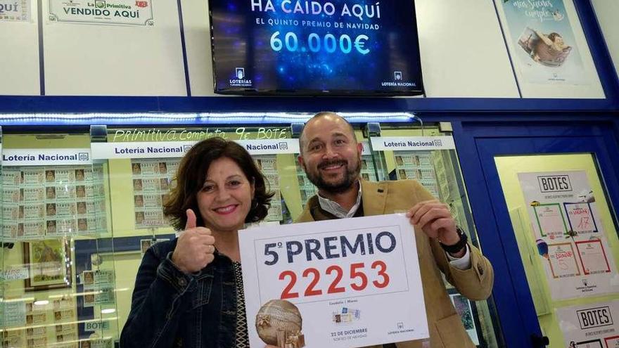 María José Iglesias y Eduardo de la Vega, en la administración del centro comercial Caudalia.