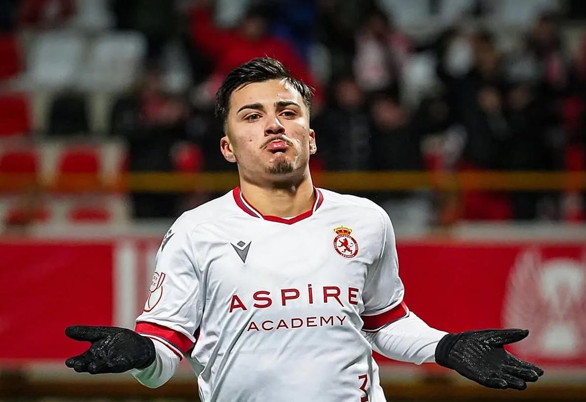 Paco Cortés celebra un gol con la Cultural Leonesa