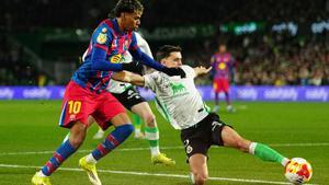 Barcelonas Lamine Yamal, left, vies for the ball with Racing Santanders Mario Garcia during the Copa del Rey round of 16 soccer match between Racing Santander and Barcelona, in Santander, Spain, Thursday, Jan. 15, 2026. (AP Photo/Miguel Oses)