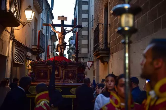 Fotogalería | Así ha sido la procesión del Calvario en Plasencia