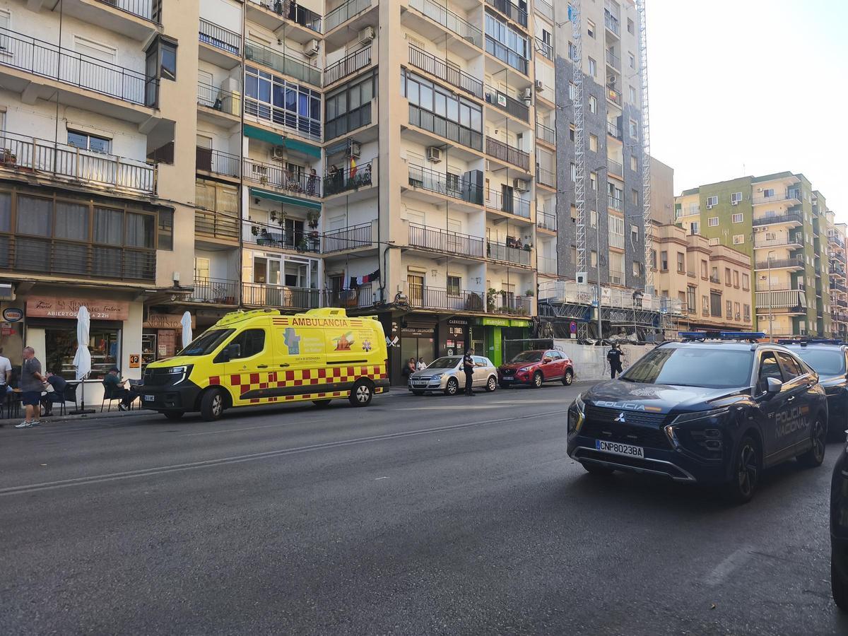 Ambulancia y Policía Nacional en Antonio Hurtado.