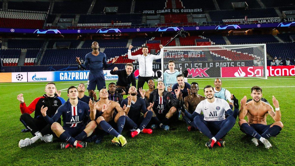 Los jugadores del PSG imitan la celebración de Haaland tras eliminar al Borussia Dortmund en los octavos de la Champions.