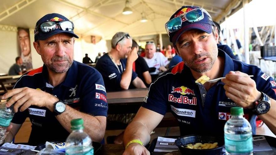 Peterhansel atropella y lesiona a un piloto de motos en el Dakar