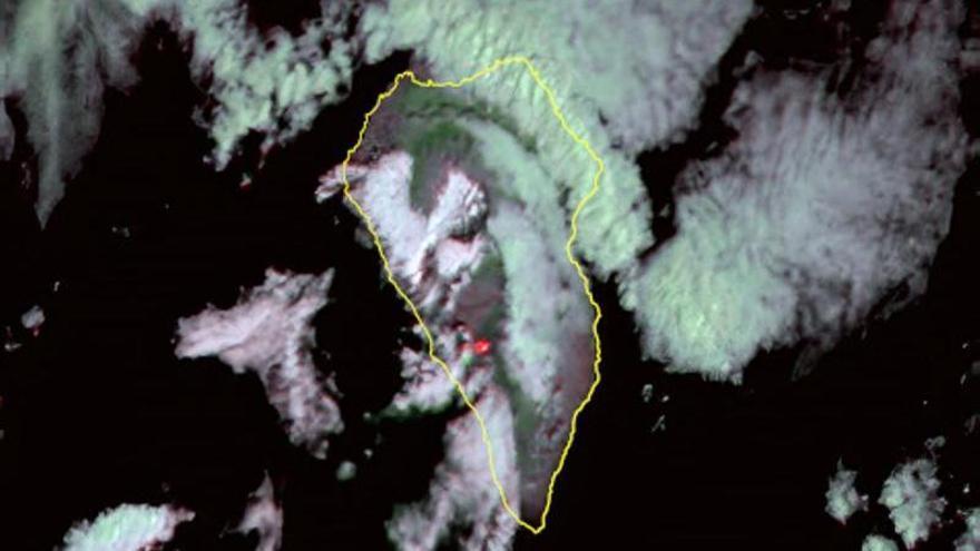 Imagen infrarroja de La Palma obtenida por DRAGO desde el espacio el día 20 de septiembre de 2021 a las 11:30 hora local.