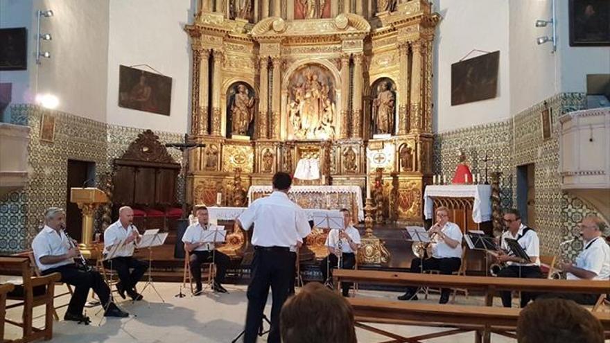 Los villanovanos disfrutan de la música, deporte y coloquios