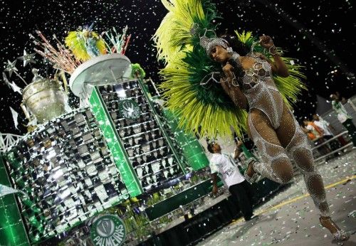 Las escuelas de samba de Sao Paulo han desfilado por la ciudad con motivo del Carnaval