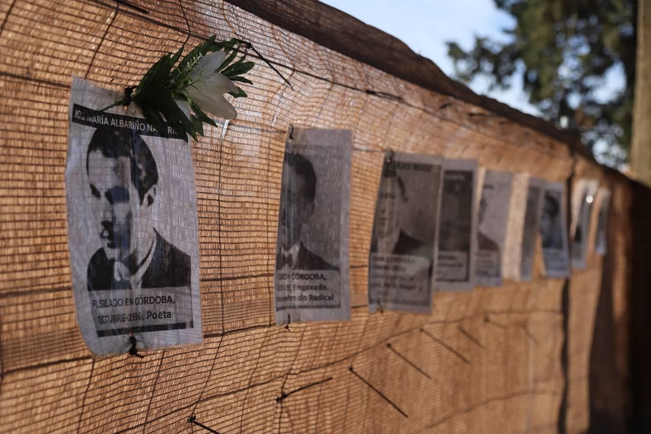 Acto en memoria de las víctimas del franquismo en el cementerio de la Salud