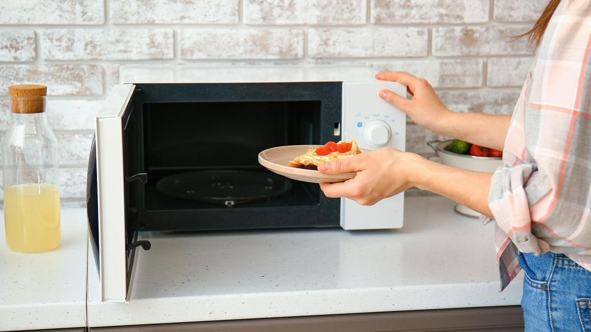 Microondas: 6 alimentos que nunca deberías calentar (y por qué)