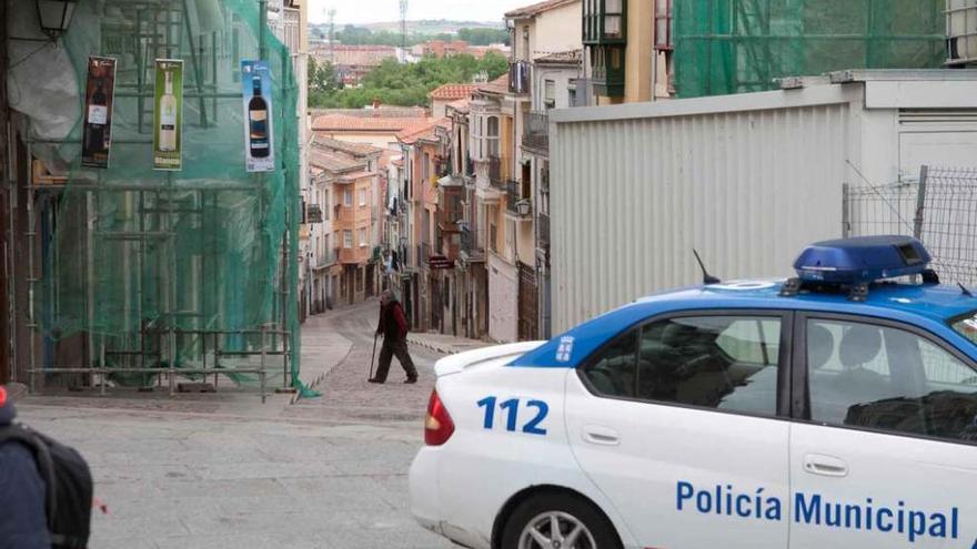 Los comerciantes de Balborraz, &quot;hartos&quot; de que la Policía y los taxis &quot;nos quiten la visibilidad&quot;