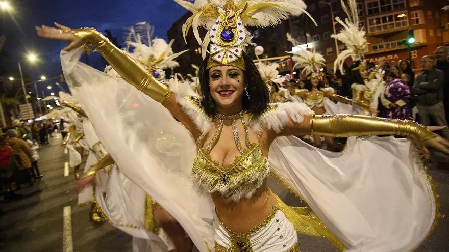 De Dorothy a la Reina de Corazones en el Carnaval de Cartagena