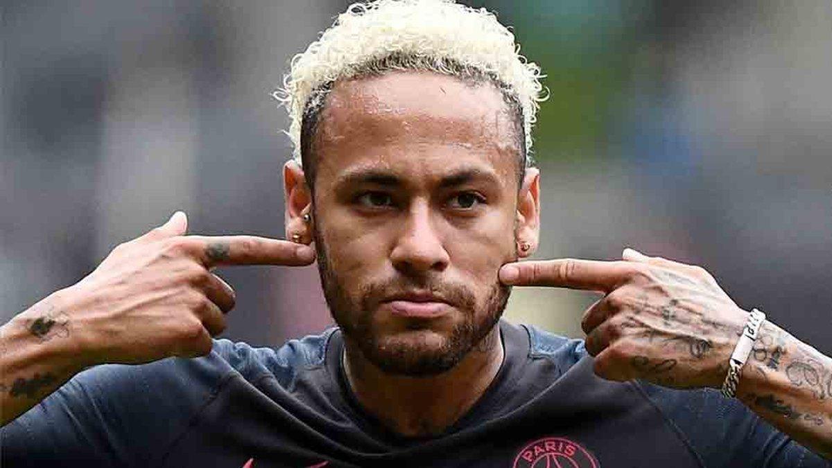 Dani Alves ha defendido a Neymar de las críticas recibidas