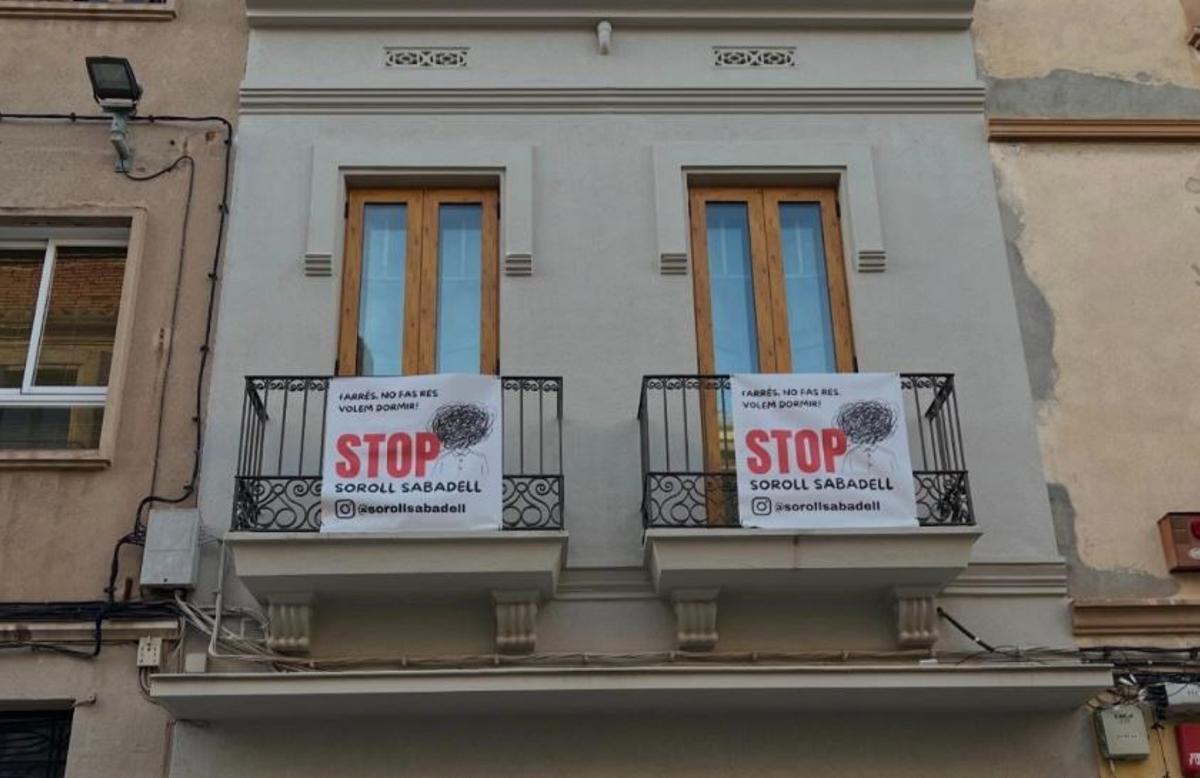 Pancartas contra el ruido en Sabadell.