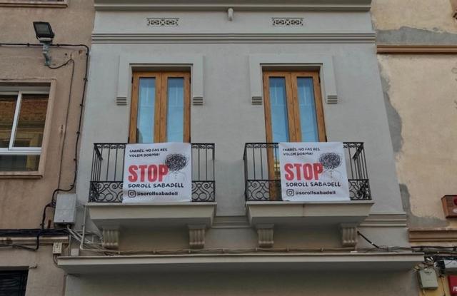 Pancartas contra el ruido en Sabadell.