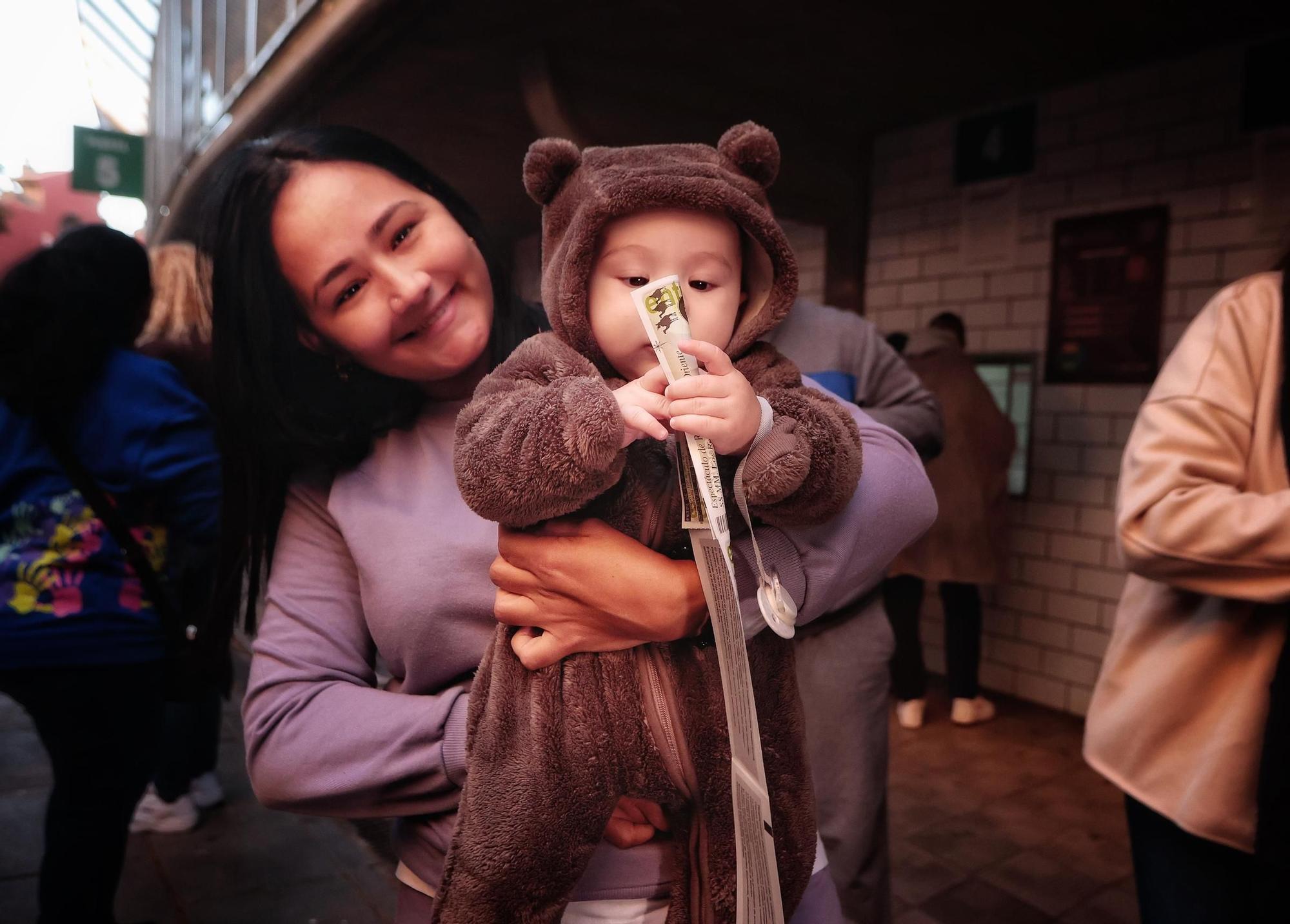 Colas para una entrada para ver a los Reyes Magos en Tenerife