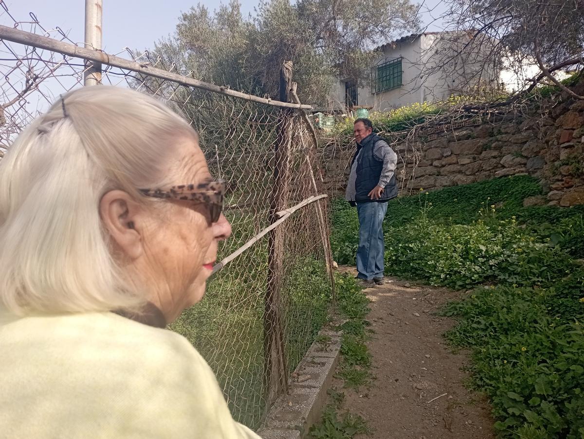 Carmela Fernández y José Ángel Moreno, en calle Mari Sancha en febrero.