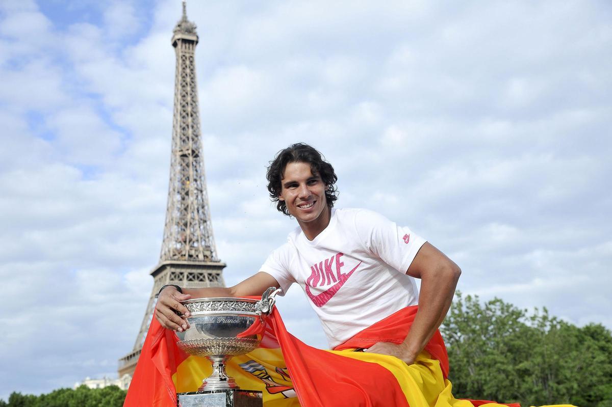 El himno español volvió a atronar en París en 2012, esta vez a costa de Djokovic. Nadal le ganó en cuatro sets: 6-4, 6-3, 2-6 y 7-5.