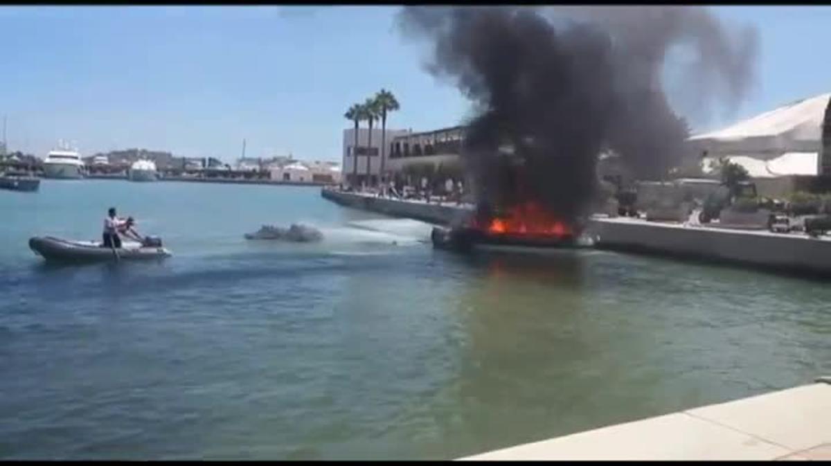 Explosión en un barco en el puerto de Ibiza