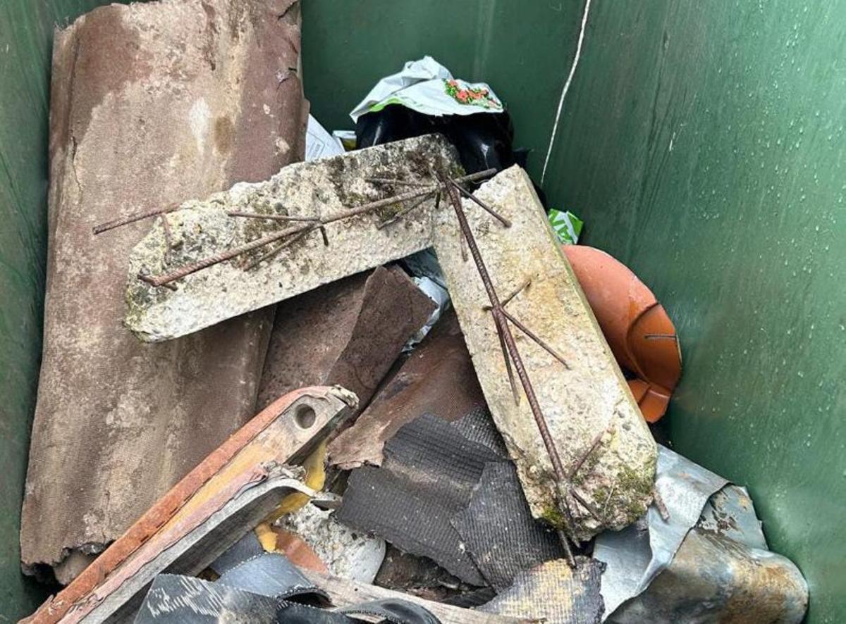 "Boicot" al servicio de recogida de basura de Aliste con contenedores llenos de piedras