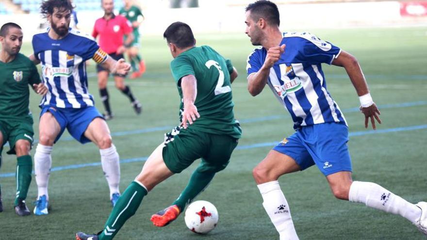 Una imatge del derbi gironí que ha guanyat el Figueres per 2-0