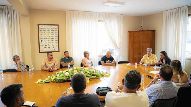 Un momento de la reunión celebrada este lunes en la Cofradía moañesa. | PEDRO MINA