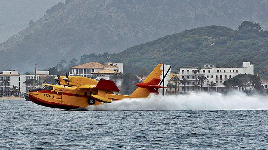 Sobald ein Wasserflugzeug auf dem Wasser gelandet ist, zählt es als Boot.