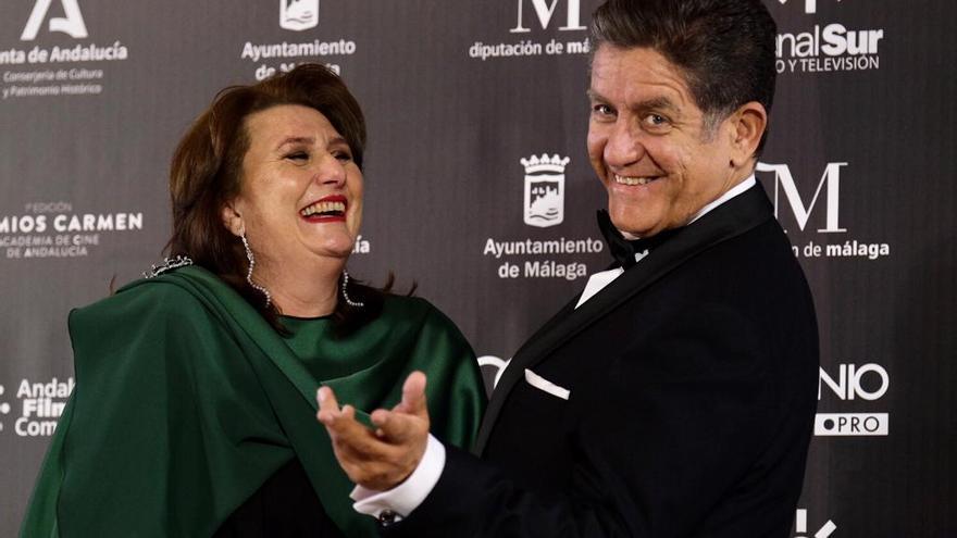 Los presentadores de la gala, Adelfa Calvo y Pedro Casablanc,.