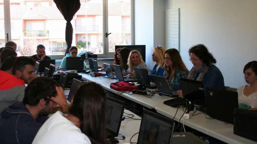 Participantes en el curso de fotografía. // Fdv