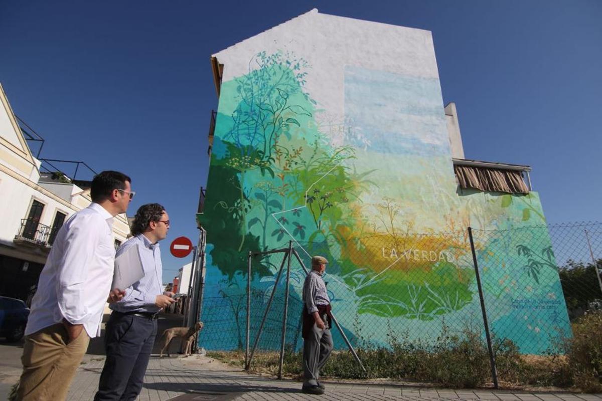 Cuatro murales en fachadas convierten al Distrito Sur en un museo de arte urbano