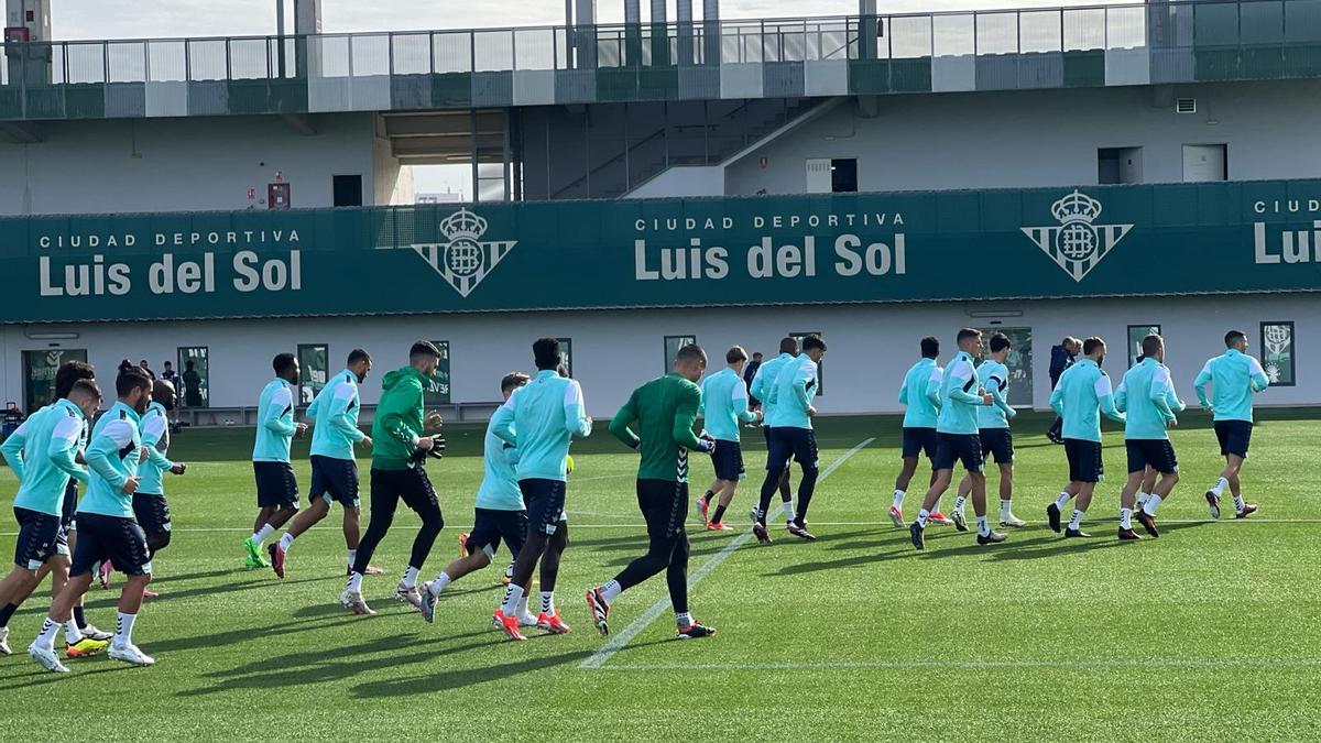 El Betis prepara en la CD Luis del Sol el amistoso frente al Cádiz